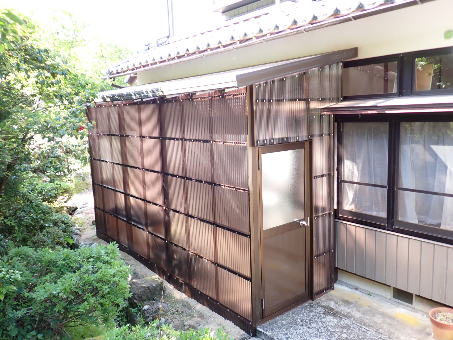 鯖江市（2025/5）S様邸　既存テラス波板囲い