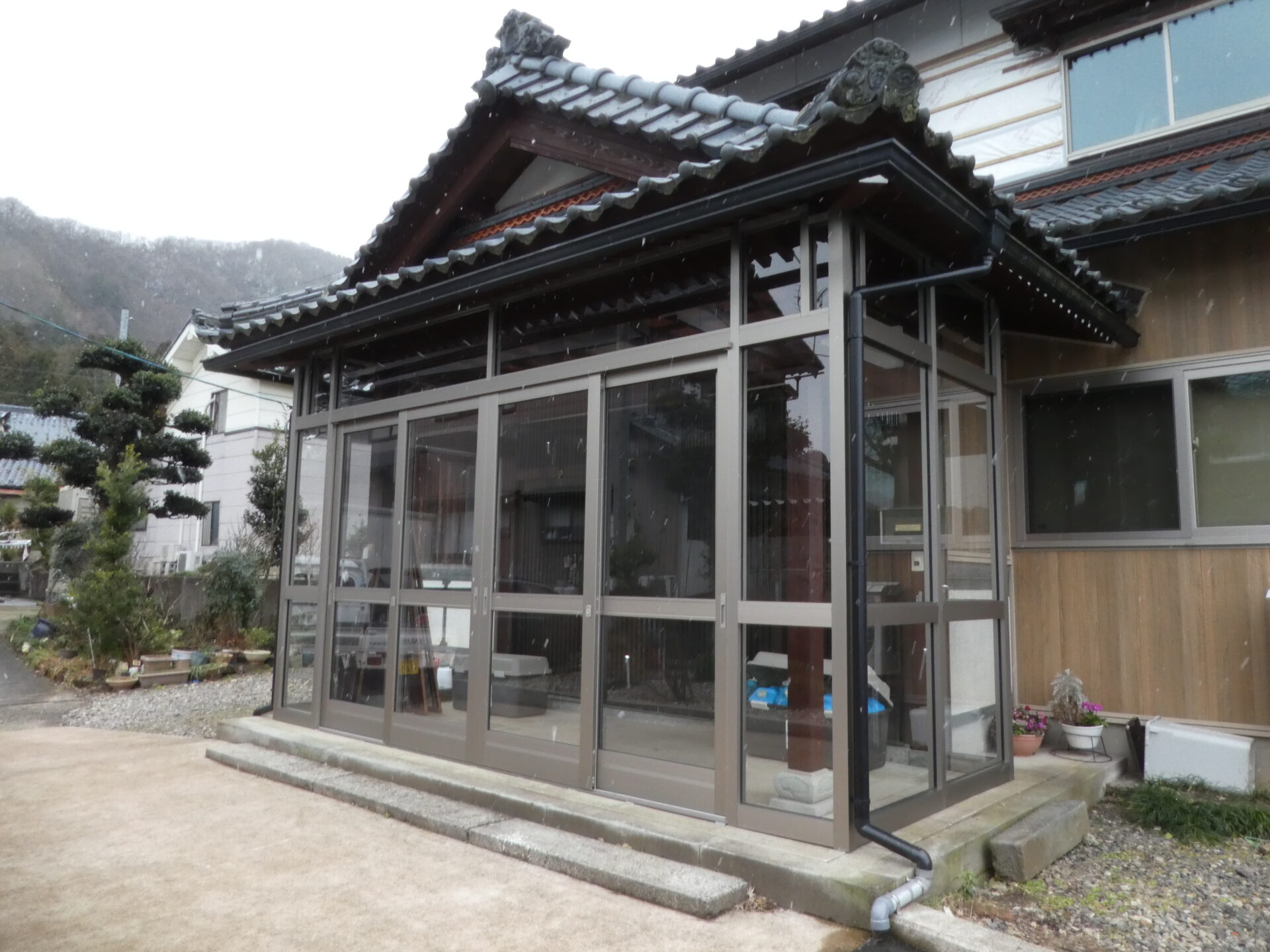 N工務店・玄関風除室工事