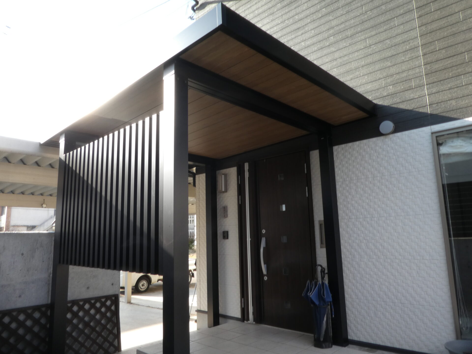 T邸玄関ポーチ屋根新設工事
