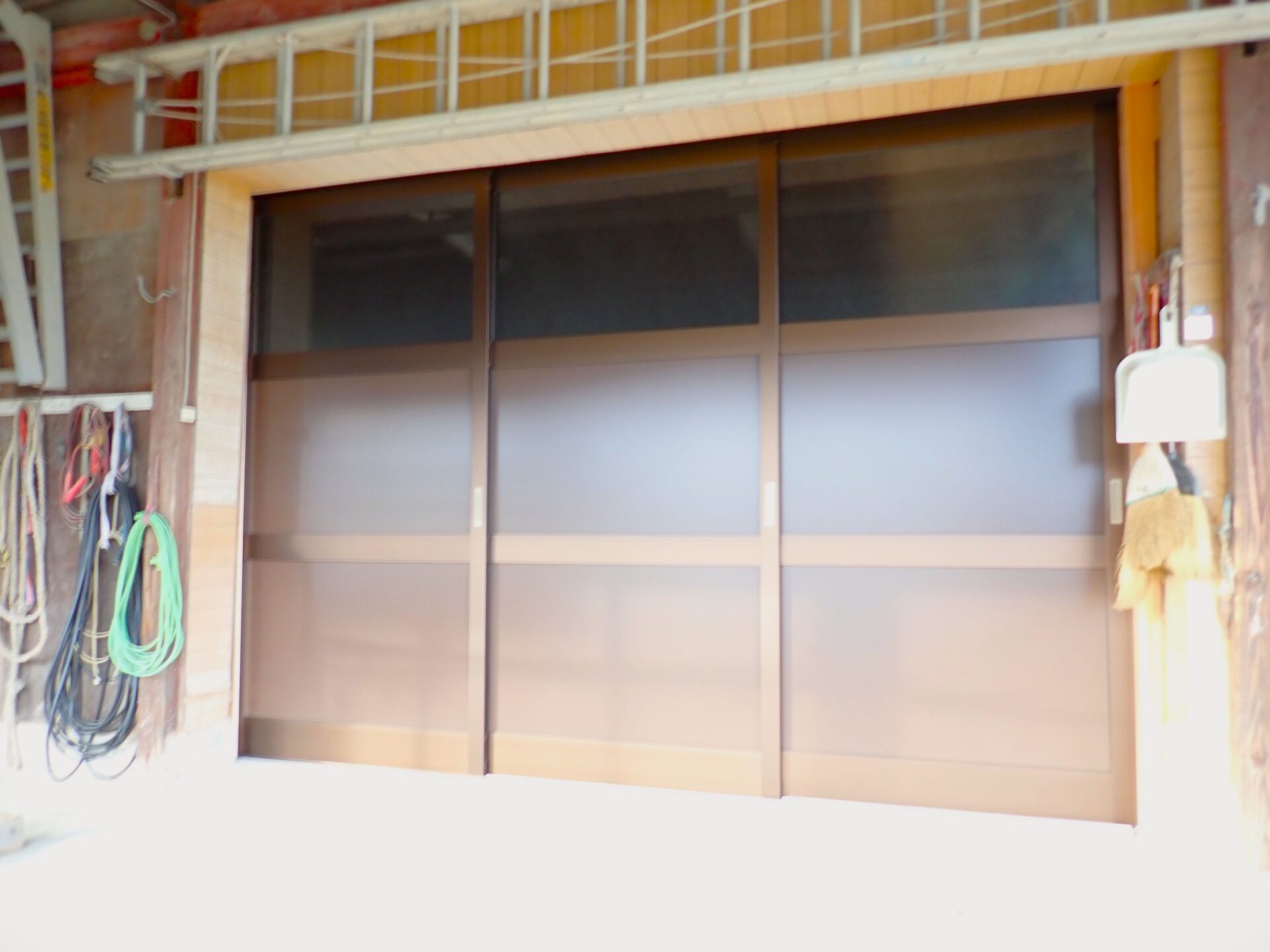 O邸の木製引き戸をアルミに変更