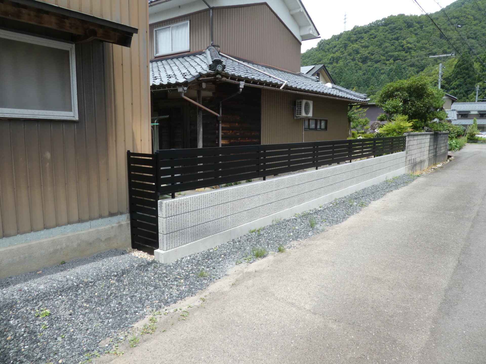 M邸の外構工事(フェンス・ブロック・樹木撤去・砂利敷き)